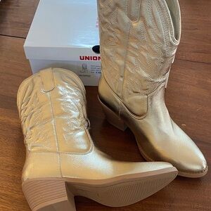 Union Bay NEW Dolly Gold Metallic Cowboy Boots NIB 6.5 stacked heel